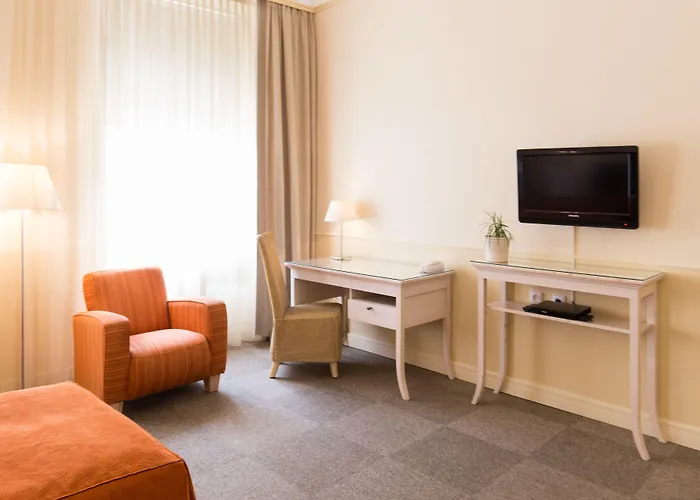 Unitas Hotel 4*