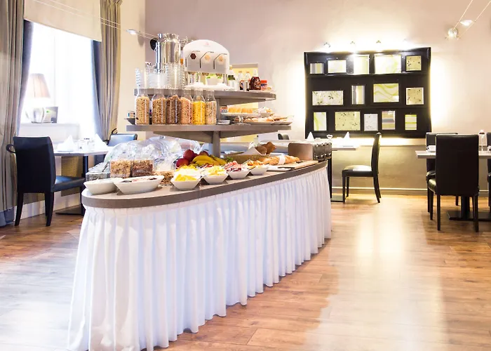 Unitas Hotel 4*
