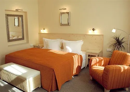 Unitas Hotel 4*