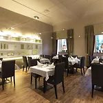 Unitas Hotel 4*