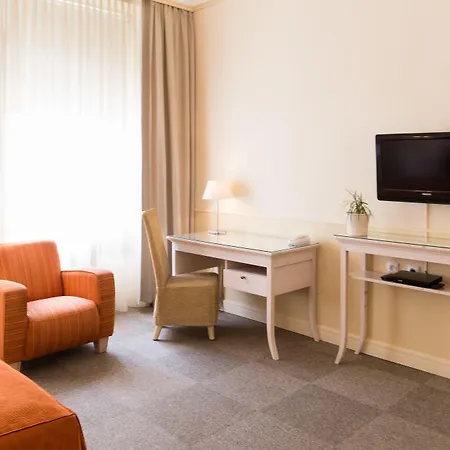 Unitas Hotel 4*
