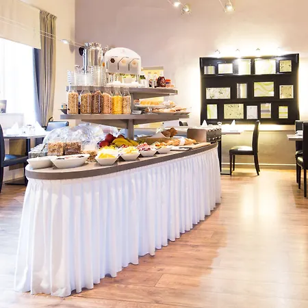 Unitas Hotel 4*
