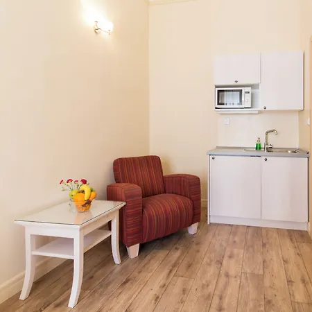 Unitas Hotel 4*