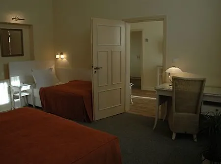 Unitas Hotel 4*