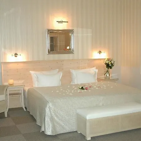 Unitas 4*