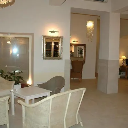 Unitas Hotel 4*