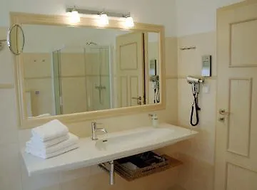 ウニタス 4* プラハ